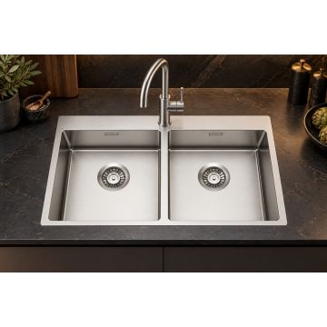 PURA 74 2VIF – veliko dvojno inox korito, kjer ima vsak gib svoj prostor