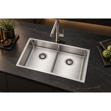 Dvojno inox pomivalno korito, varjeno, 702x440 mm, vsadno ali podvgradno za 75 cm omarico, znižana pregradna stena, dve enaki posodi – TASCA ICON 70